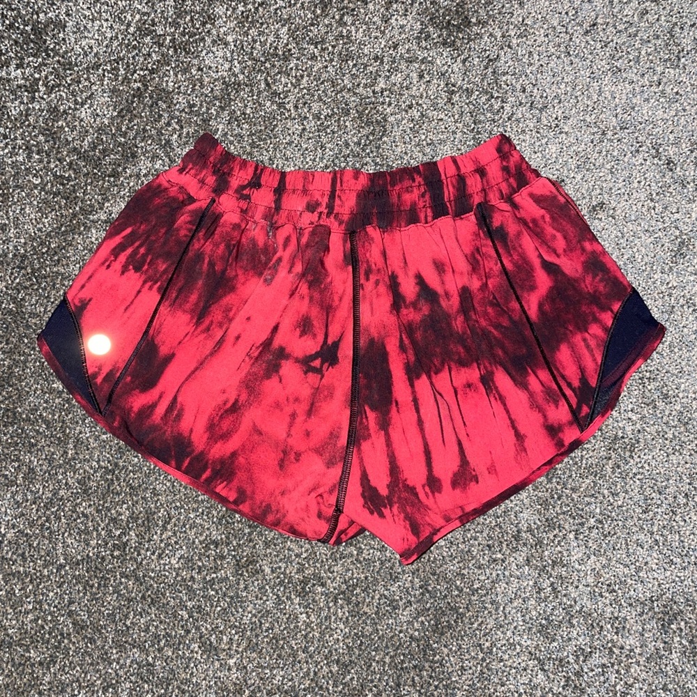 Lululemon Hotty Hot Low-Rise Lined Short 2.5"